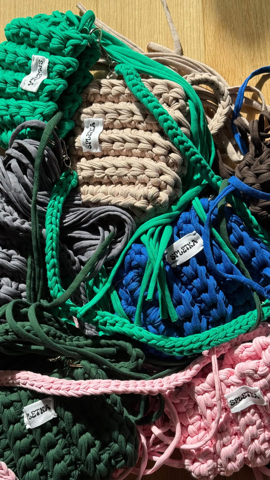 Zelene i plave heklane torbe